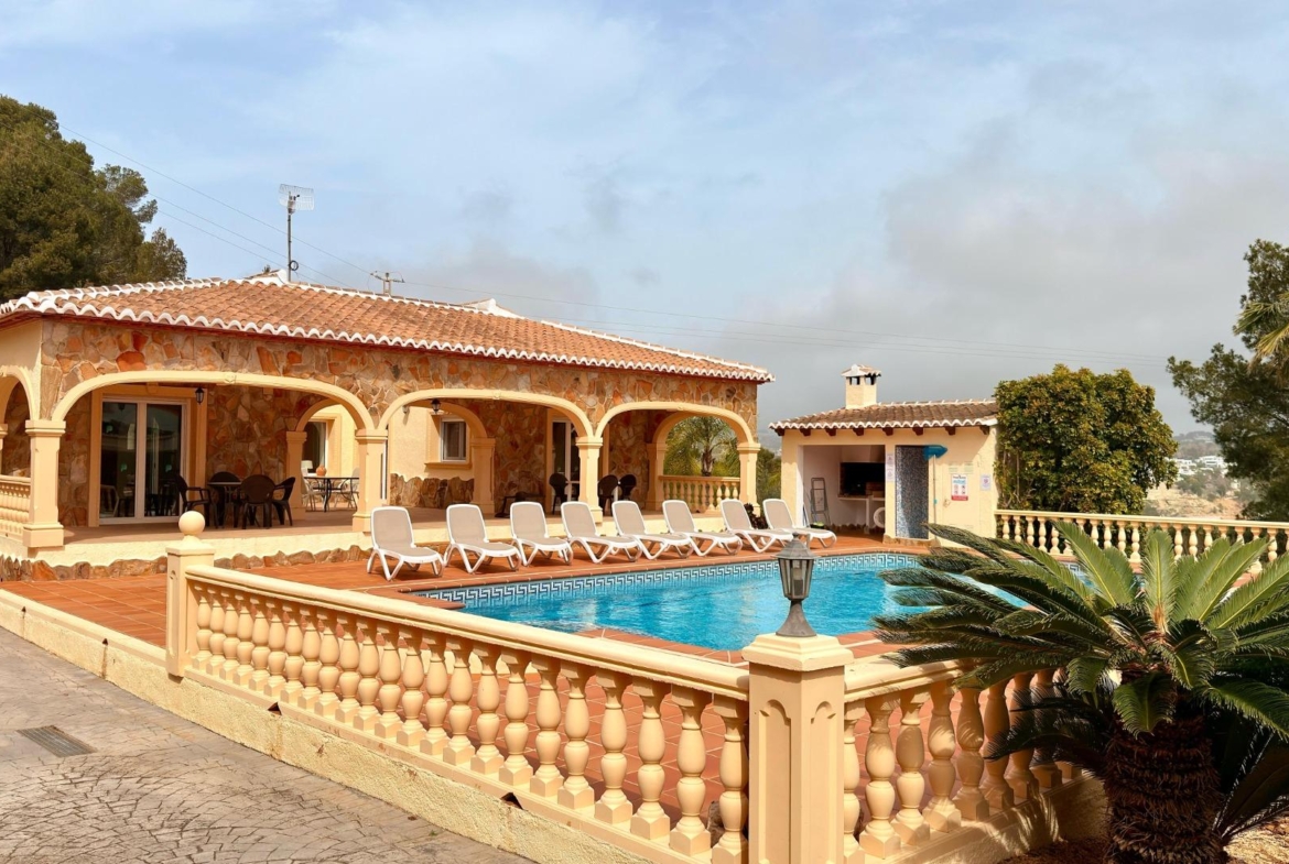 Exclusive Mediterranean villa in Calpe with large pool and panoramic views