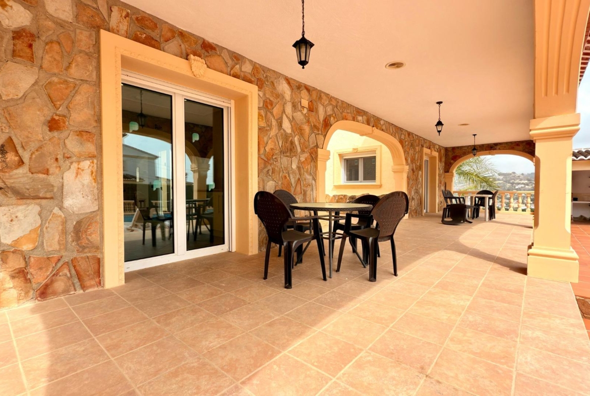 Exclusive Mediterranean villa in Calpe with large pool and panoramic views