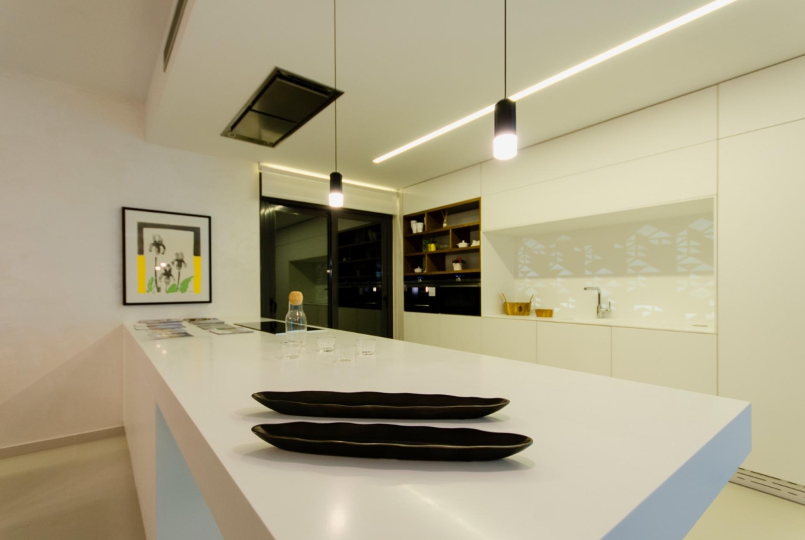 NIEUW GEBOUW IN ORIHUELA COSTA. 4 BEDROOMS. EEN KORTE WANDELING NAAR HET STRAND OP SLECHTS 350 METER AFSTAND.