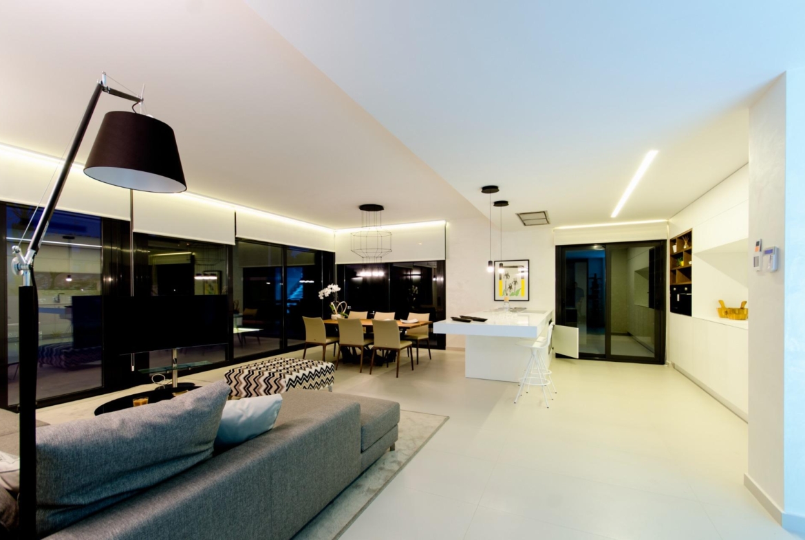 NIEUW GEBOUW IN ORIHUELA COSTA. 4 BEDROOMS. EEN KORTE WANDELING NAAR HET STRAND OP SLECHTS 350 METER AFSTAND.