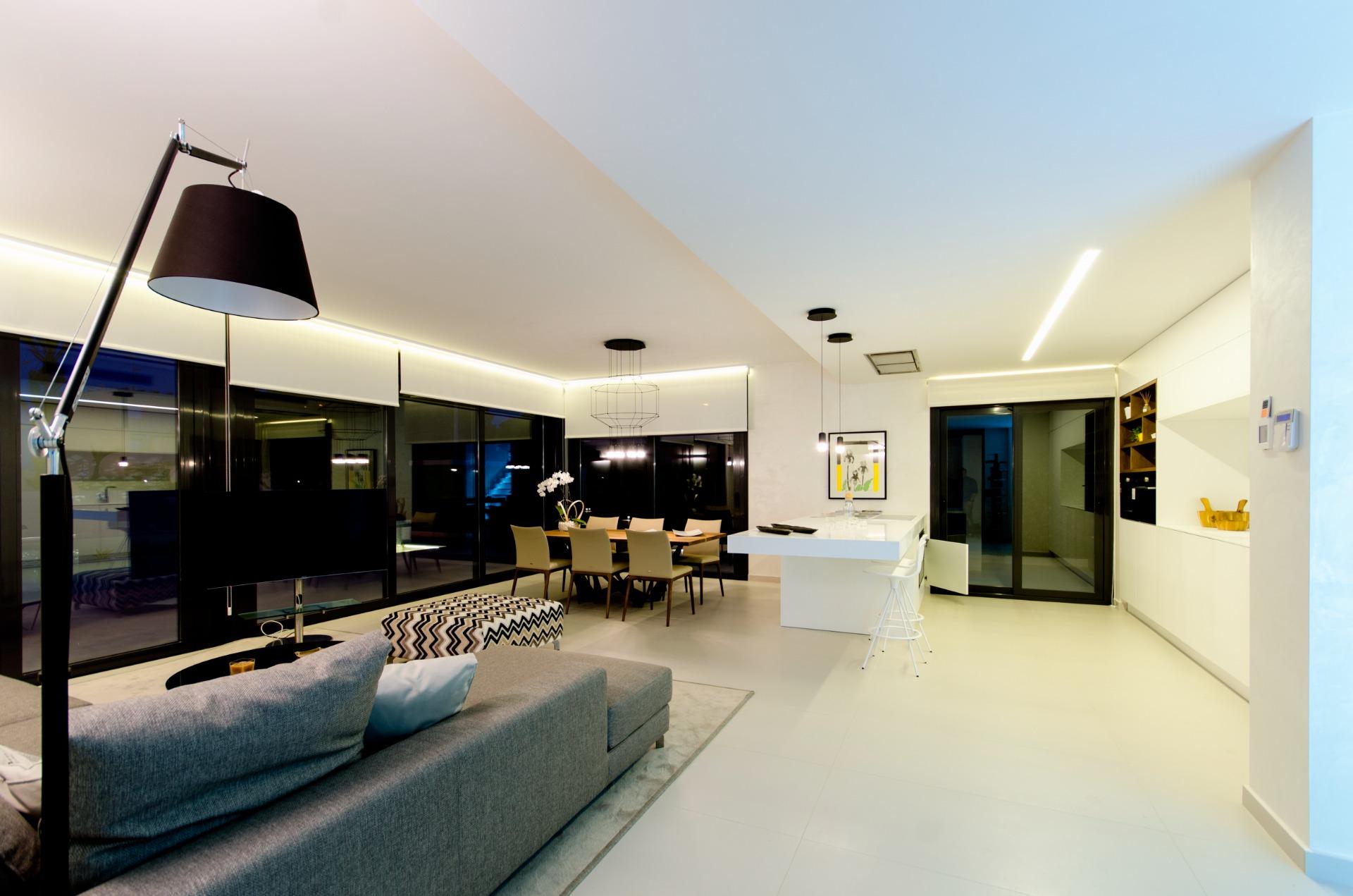 NIEUW GEBOUW IN ORIHUELA COSTA. 4 BEDROOMS. EEN KORTE WANDELING NAAR HET STRAND OP SLECHTS 350 METER AFSTAND.