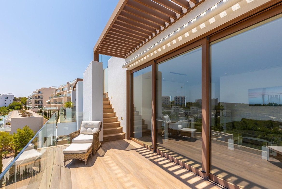 LAS COLINAS. ATICO CON SOLARIUM ENORME PRIVADO. 2 DORM. 2BAÑOS. GARAJE+TRASTERO.