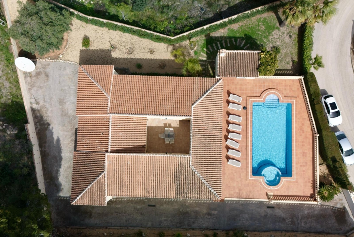 Exclusive Mediterranean villa in Calpe with large pool and panoramic views