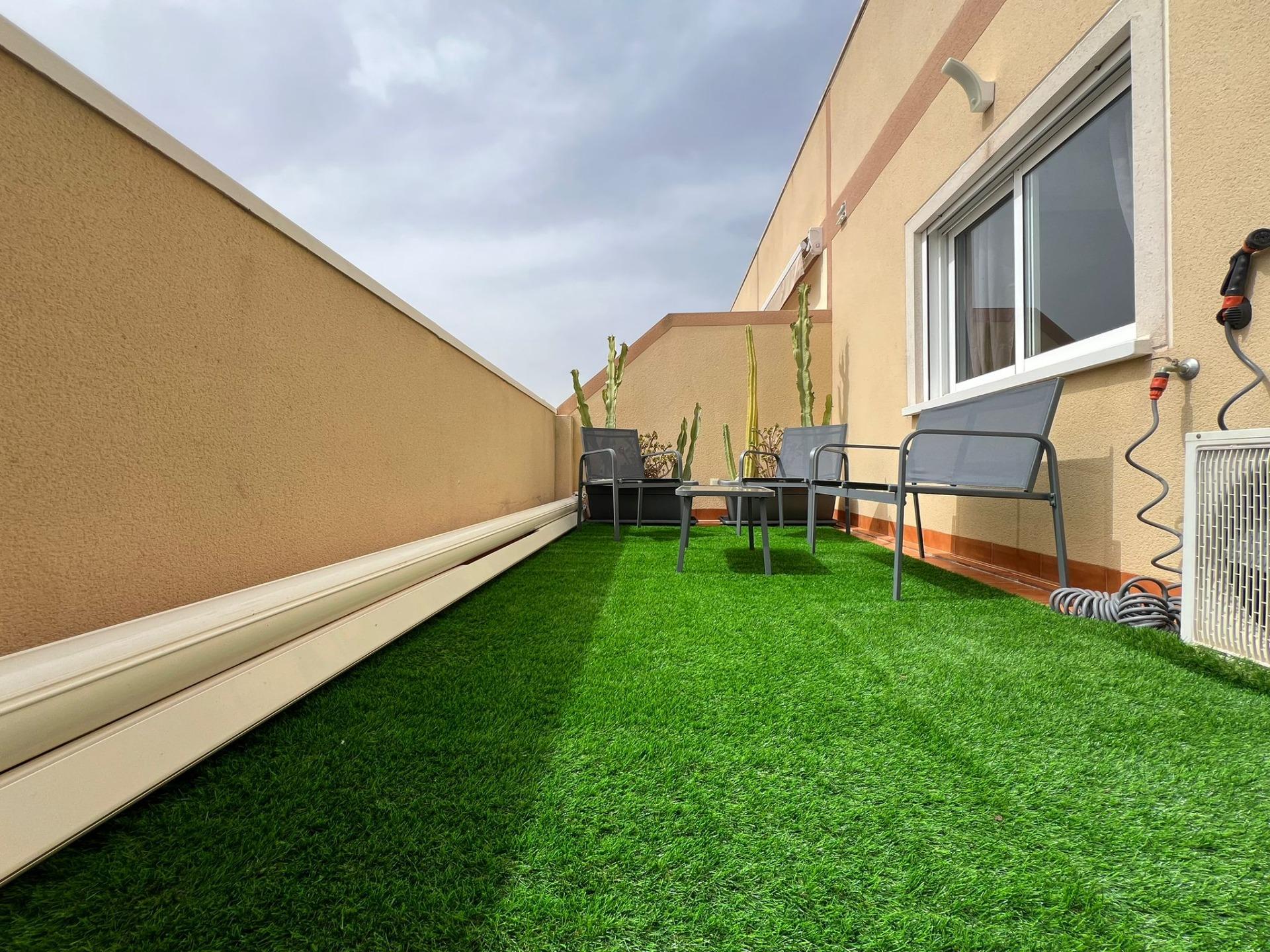Penthouse met 30m2 terras. Zuidwaarts. 400m van het strand. Toeristenvergunning. Centrale locatie.