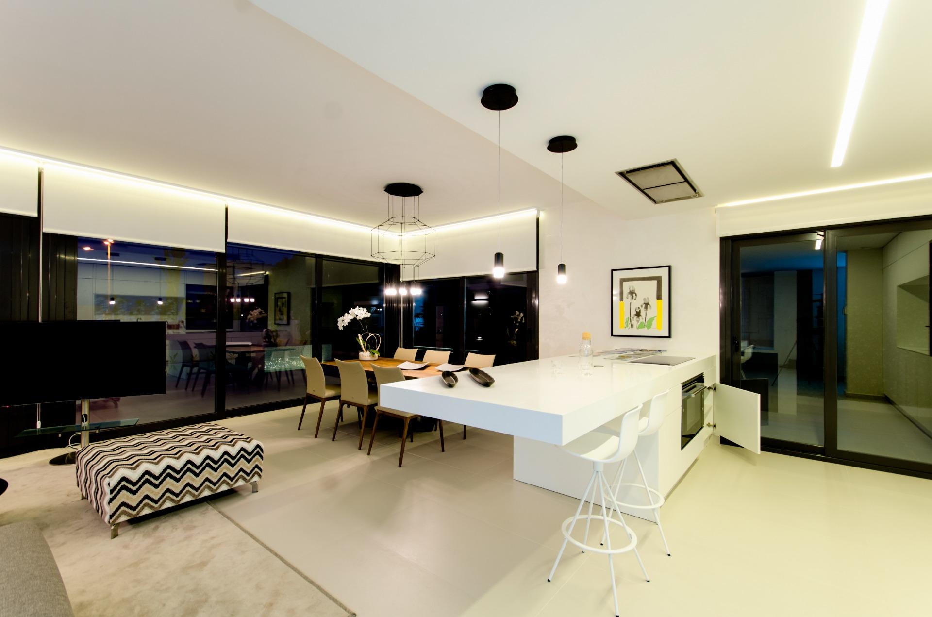 NIEUW GEBOUW IN ORIHUELA COSTA. 4 BEDROOMS. EEN KORTE WANDELING NAAR HET STRAND OP SLECHTS 350 METER AFSTAND.