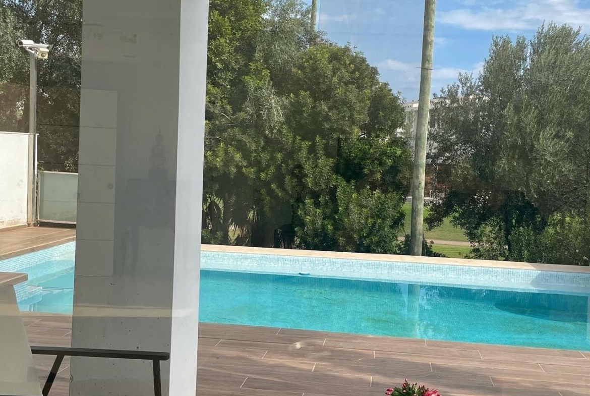 Chalet de lujo con Ascensor, Piscina y Jacuzzi Exterior en Pau 5 – Campo de Golf Alicante