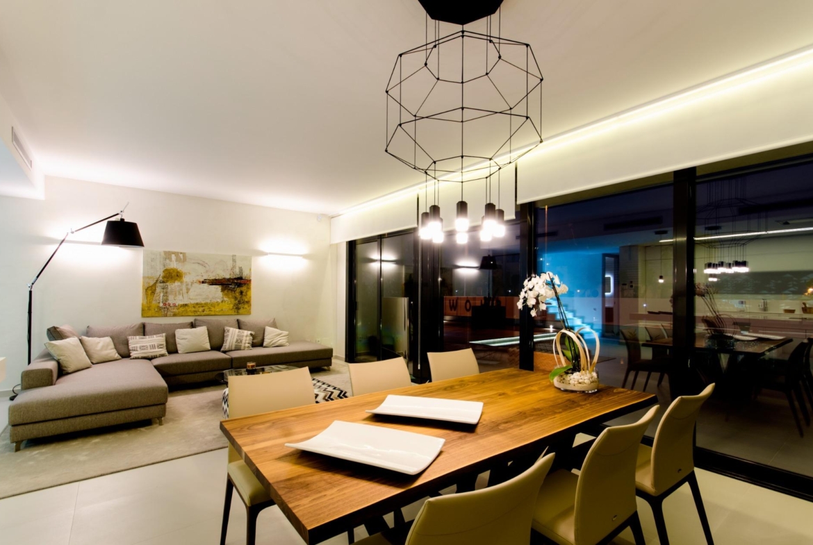 NIEUW GEBOUW IN ORIHUELA COSTA. 4 BEDROOMS. EEN KORTE WANDELING NAAR HET STRAND OP SLECHTS 350 METER AFSTAND.