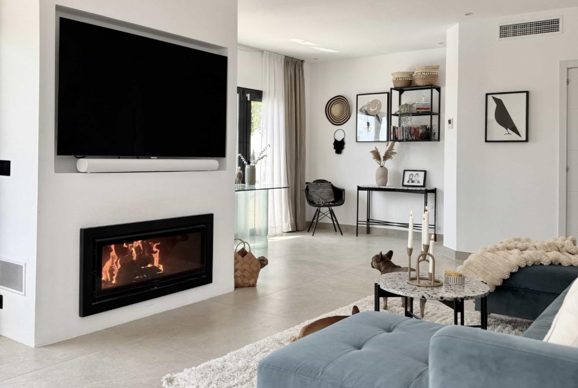 Oasis Mediterráneo en Playa de San Juan: Elegancia y Confort a Pasos del Mar