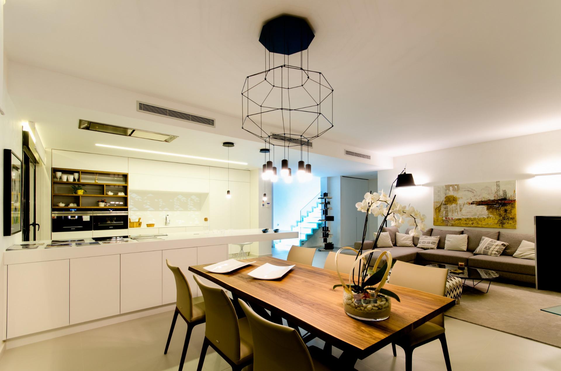 NIEUW GEBOUW IN ORIHUELA COSTA. 4 BEDROOMS. EEN KORTE WANDELING NAAR HET STRAND OP SLECHTS 350 METER AFSTAND.