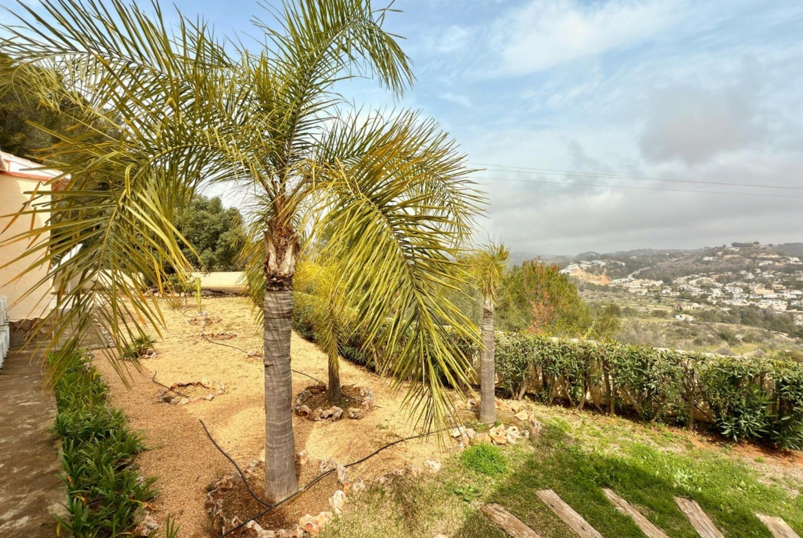 Exclusive Mediterranean villa in Calpe with large pool and panoramic views