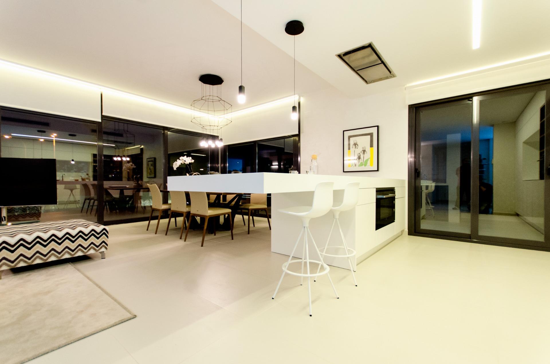 NIEUW GEBOUW IN ORIHUELA COSTA. 4 BEDROOMS. EEN KORTE WANDELING NAAR HET STRAND OP SLECHTS 350 METER AFSTAND.