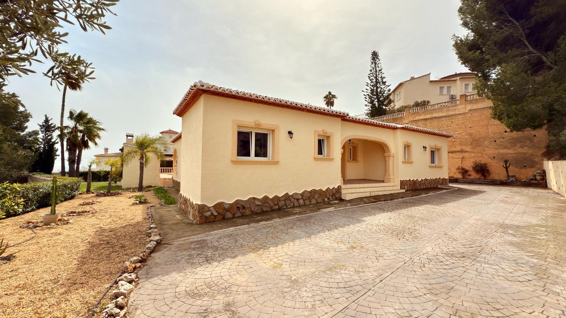 6-54-2 Exclusive Mediterranean villa in Calpe with large pool and panoramic views