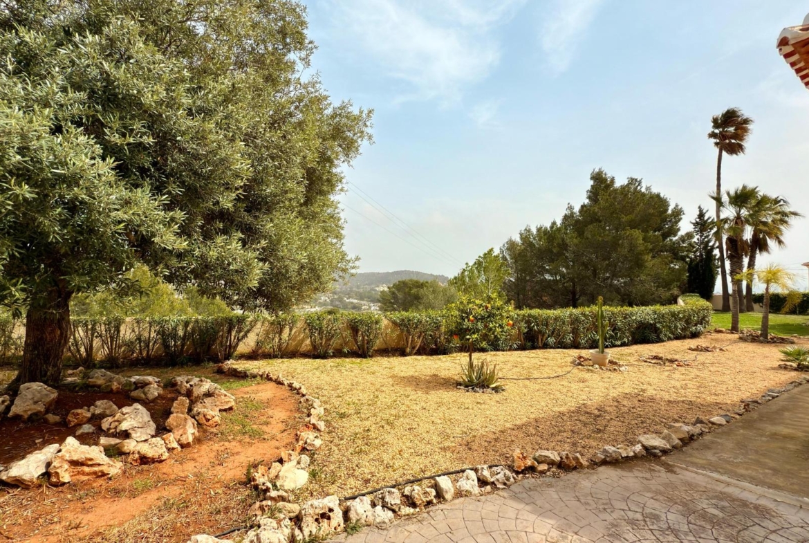 Exclusive Mediterranean villa in Calpe with large pool and panoramic views