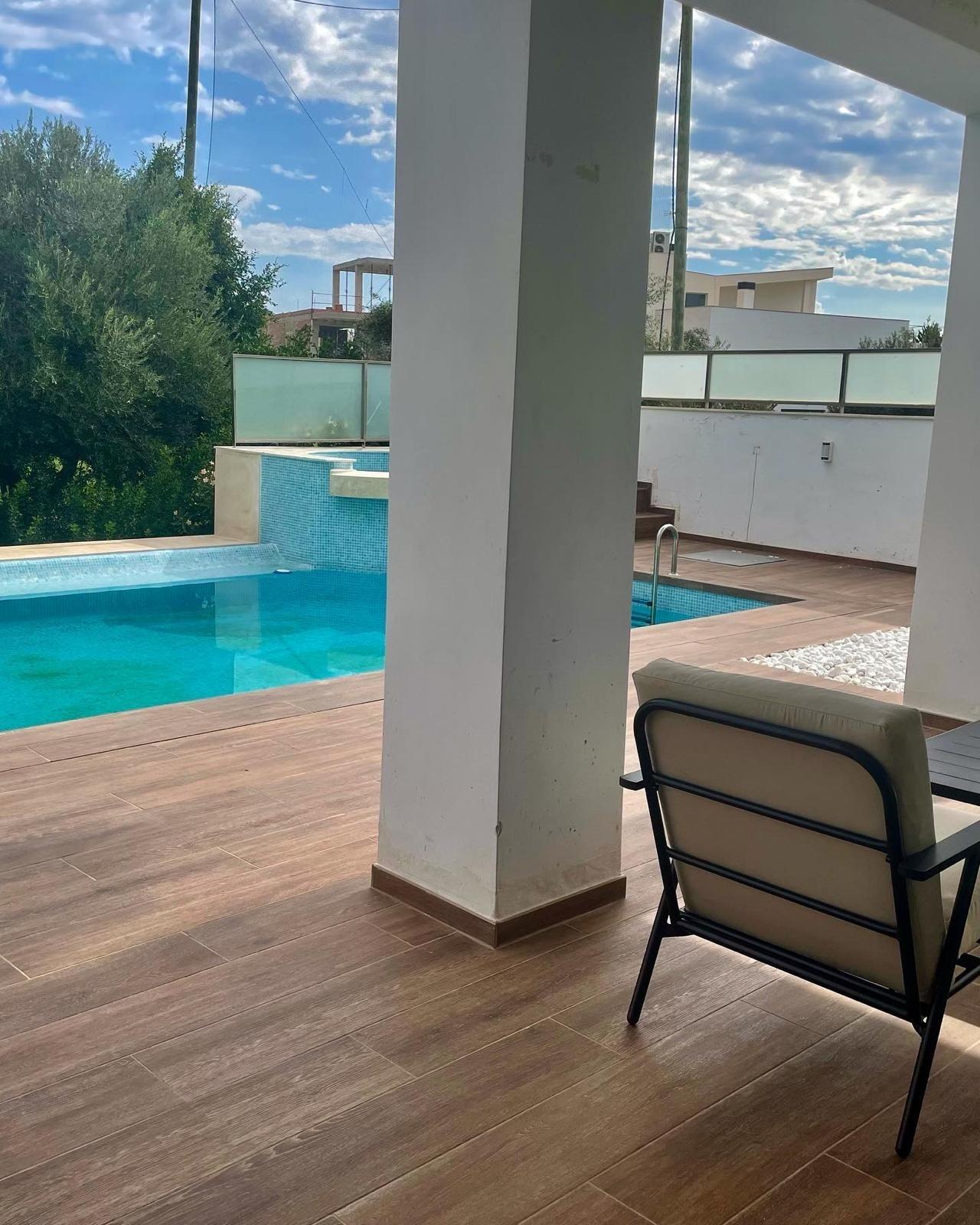 Chalet de lujo con Ascensor, Piscina y Jacuzzi Exterior en Pau 5 – Campo de Golf Alicante