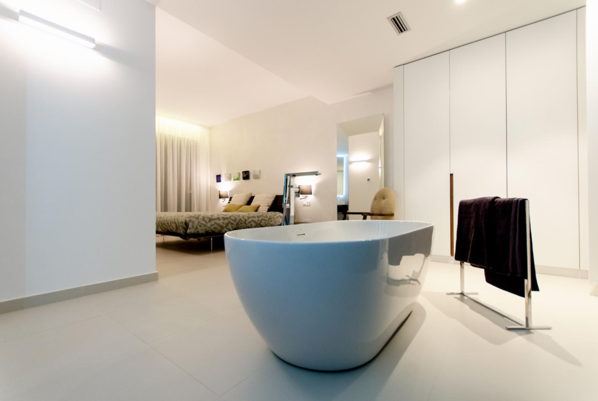 NIEUW GEBOUW IN ORIHUELA COSTA. 4 BEDROOMS. EEN KORTE WANDELING NAAR HET STRAND OP SLECHTS 350 METER AFSTAND.