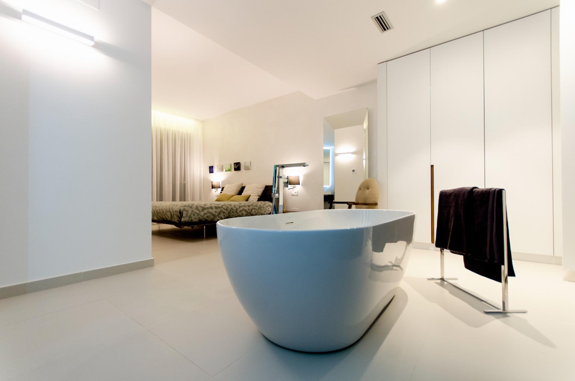 NIEUW GEBOUW IN ORIHUELA COSTA. 4 BEDROOMS. EEN KORTE WANDELING NAAR HET STRAND OP SLECHTS 350 METER AFSTAND.