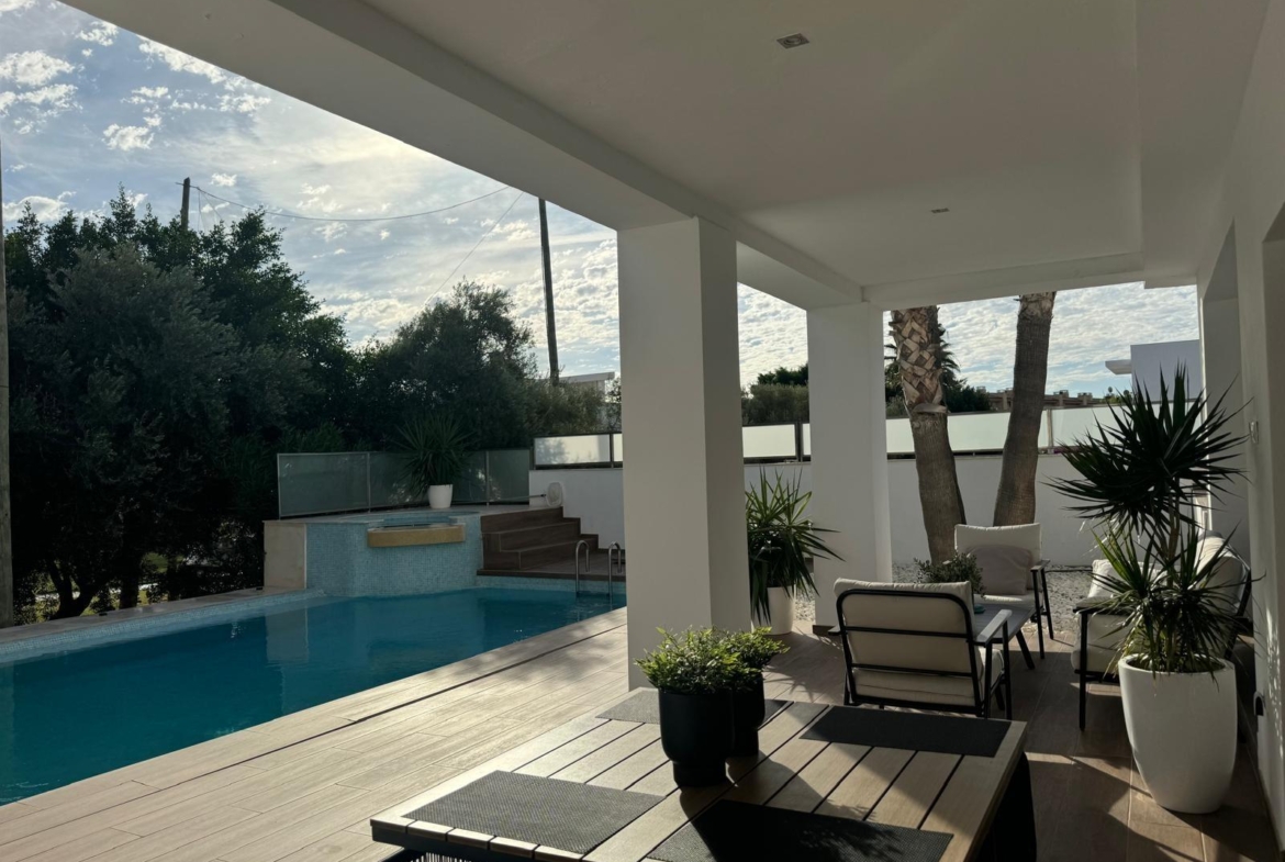 Chalet de lujo con Ascensor, Piscina y Jacuzzi Exterior en Pau 5 – Campo de Golf Alicante