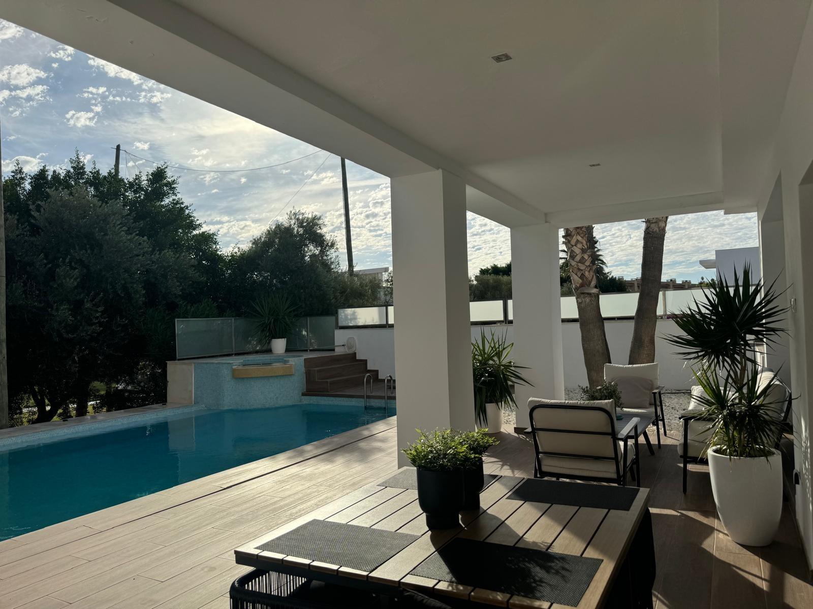Chalet de lujo con Ascensor, Piscina y Jacuzzi Exterior en Pau 5 – Campo de Golf Alicante