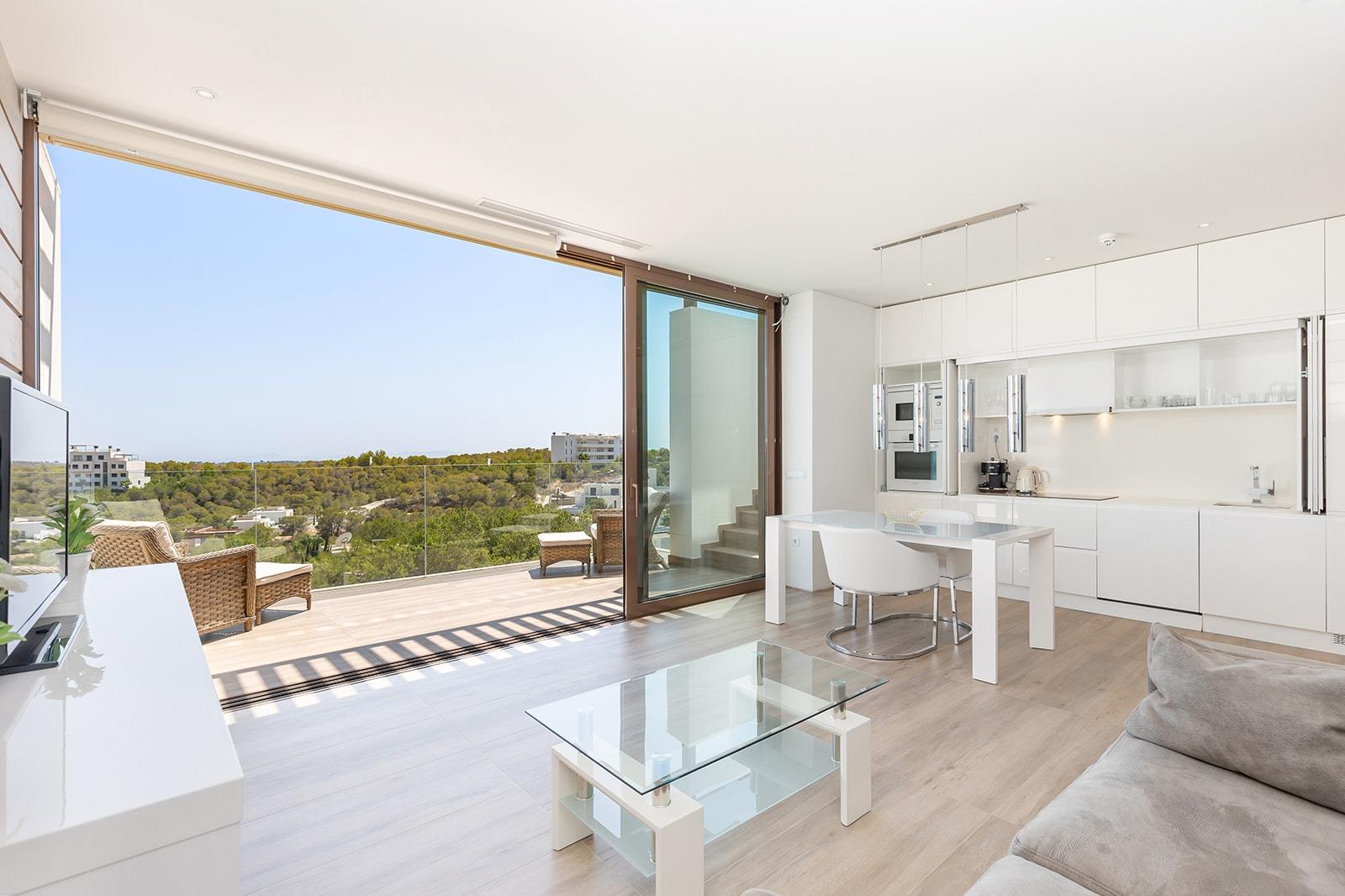 6-6-28 LAS COLINAS. ATICO CON SOLARIUM ENORME PRIVADO. 2 DORM. 2BAÑOS. GARAJE+TRASTERO.