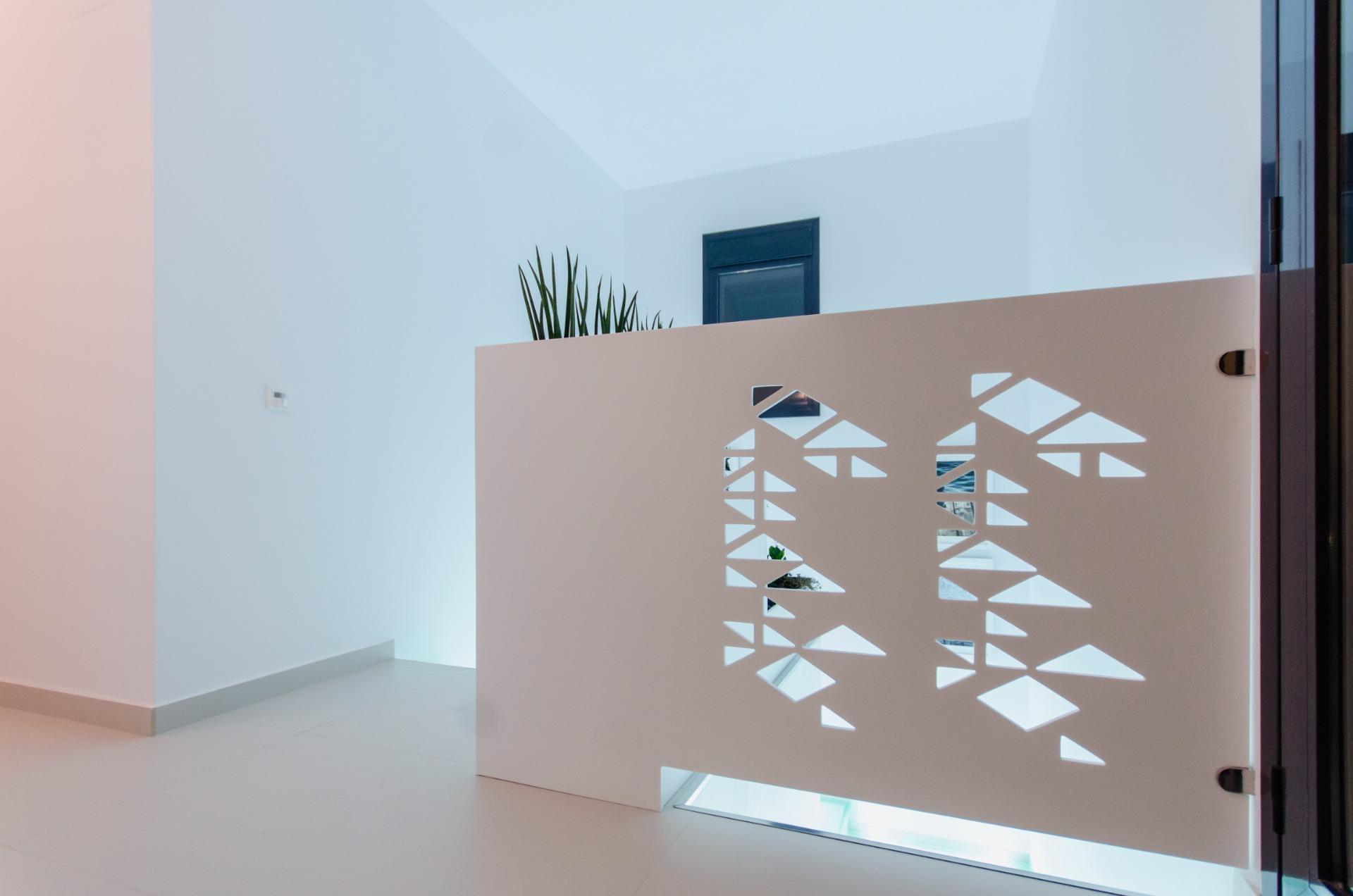 NIEUW GEBOUW IN ORIHUELA COSTA. 4 BEDROOMS. EEN KORTE WANDELING NAAR HET STRAND OP SLECHTS 350 METER AFSTAND.