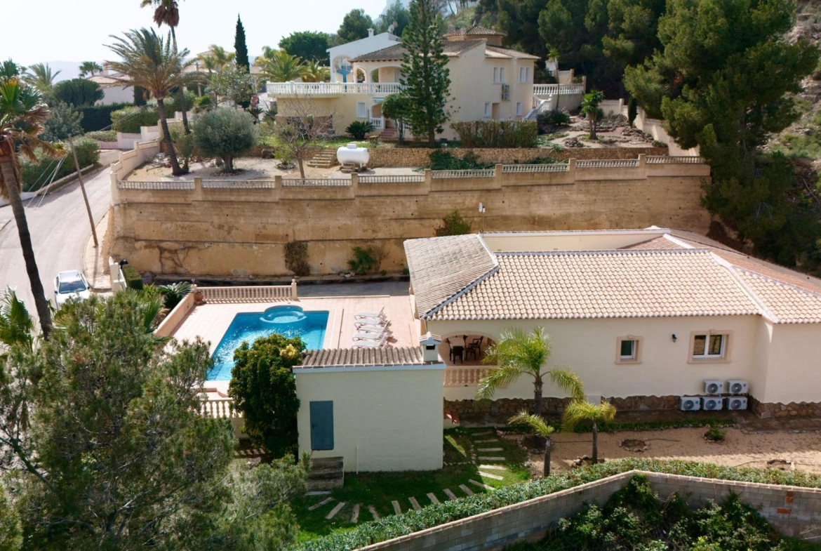 Exclusive Mediterranean villa in Calpe with large pool and panoramic views