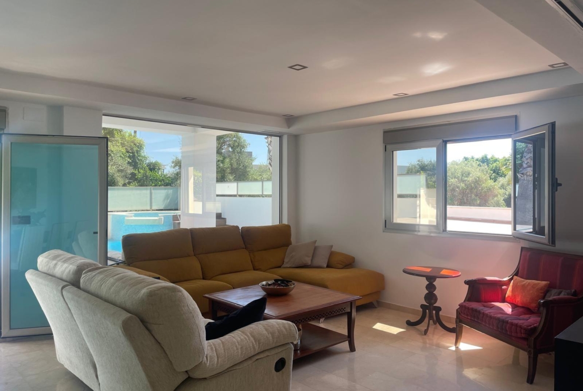 Chalet de lujo con Ascensor, Piscina y Jacuzzi Exterior en Pau 5 – Campo de Golf Alicante