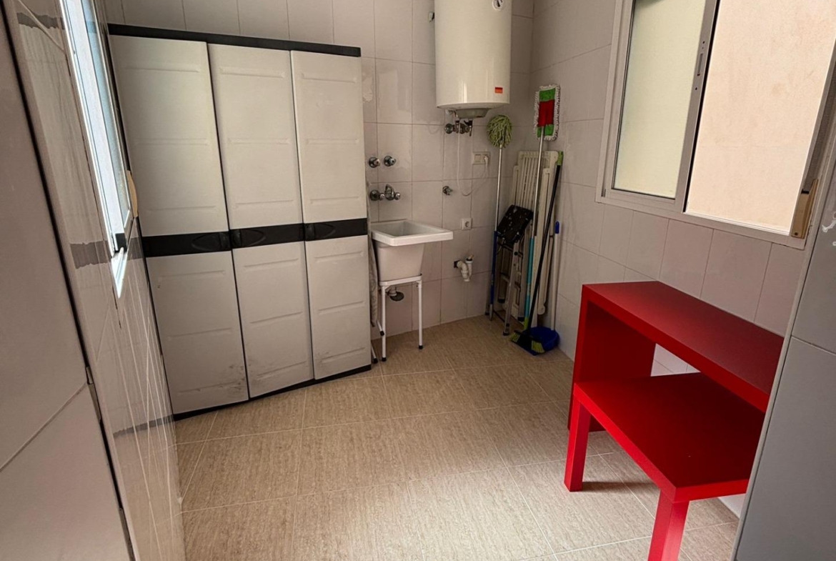 Charmant West-Facing Appartement in het hart van Torrevieja, garage optioneel