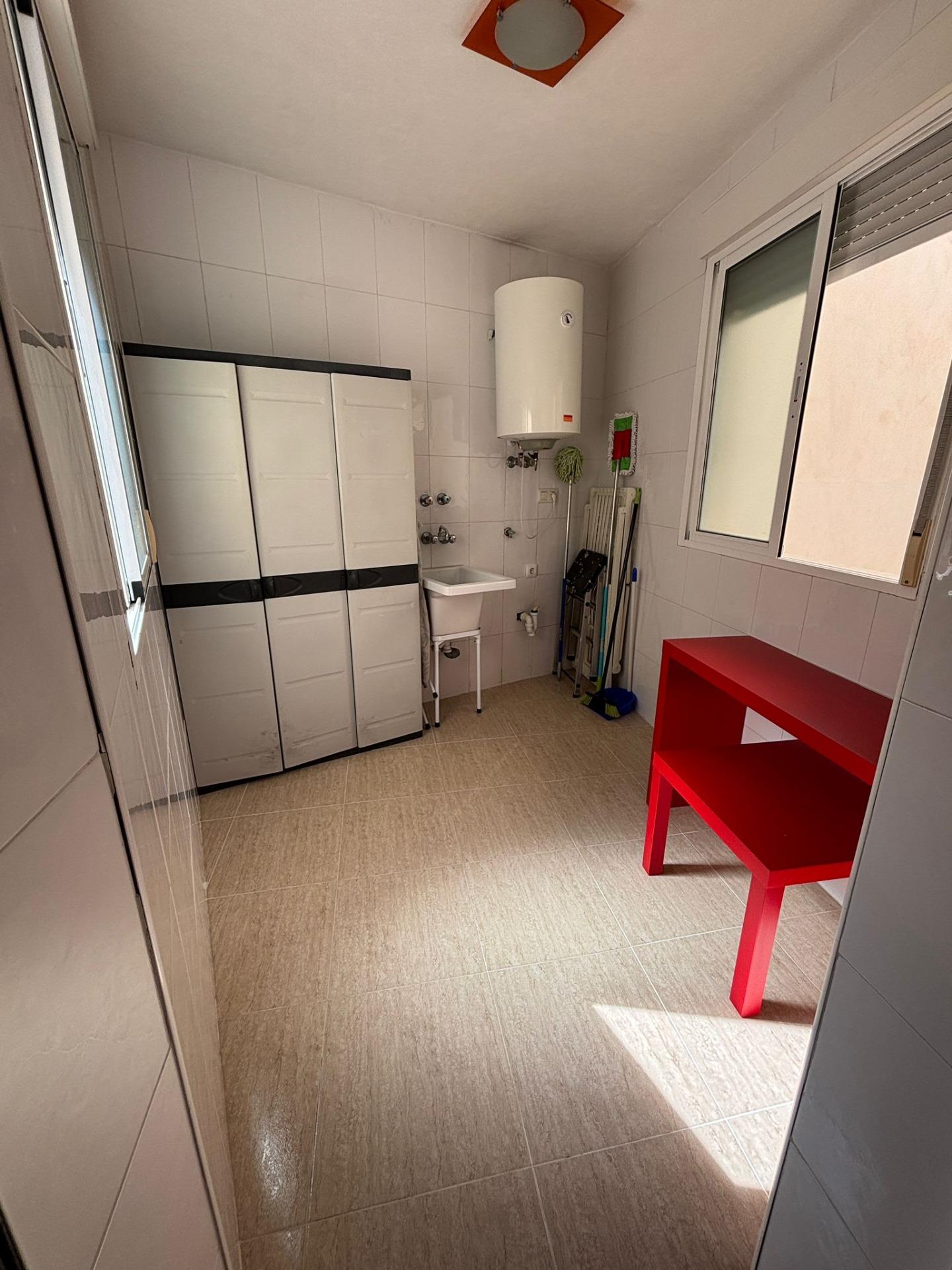 Charmant West-Facing Appartement in het hart van Torrevieja, garage optioneel