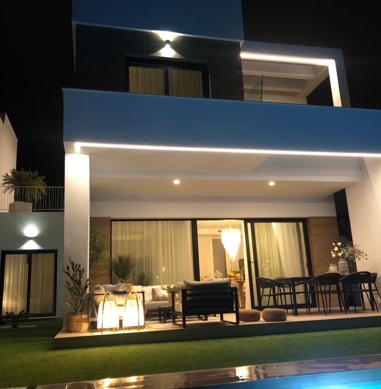 VILLA TE KOOP IN FINESTRAT