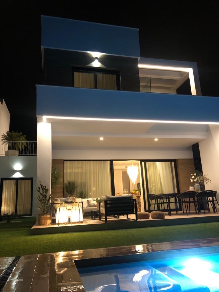 VILLA TE KOOP IN FINESTRAT