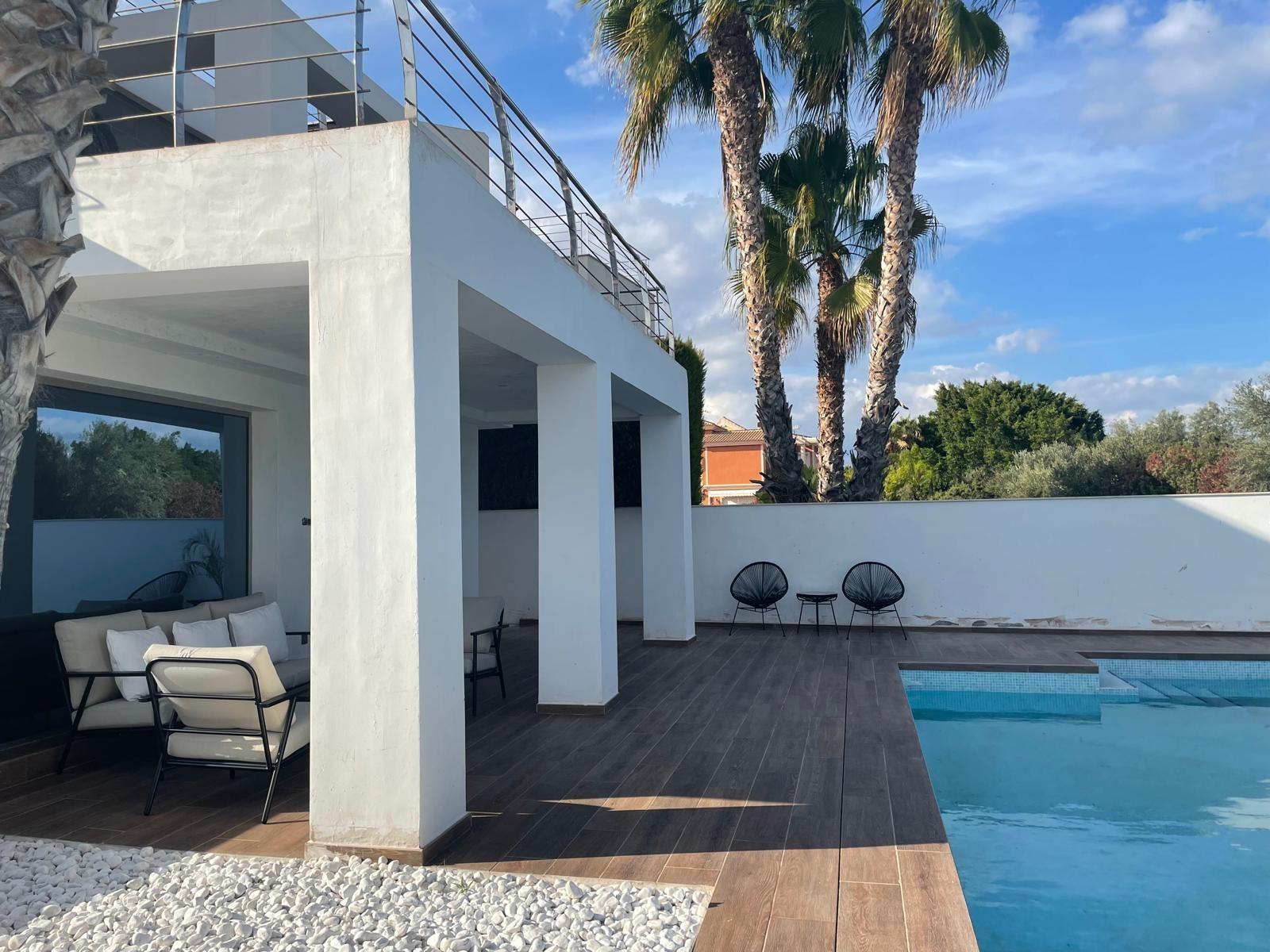 Chalet de lujo con Ascensor, Piscina y Jacuzzi Exterior en Pau 5 – Campo de Golf Alicante