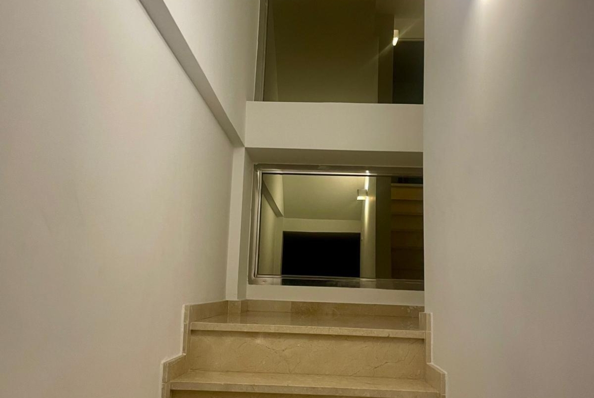 Chalet de lujo con Ascensor, Piscina y Jacuzzi Exterior en Pau 5 – Campo de Golf Alicante
