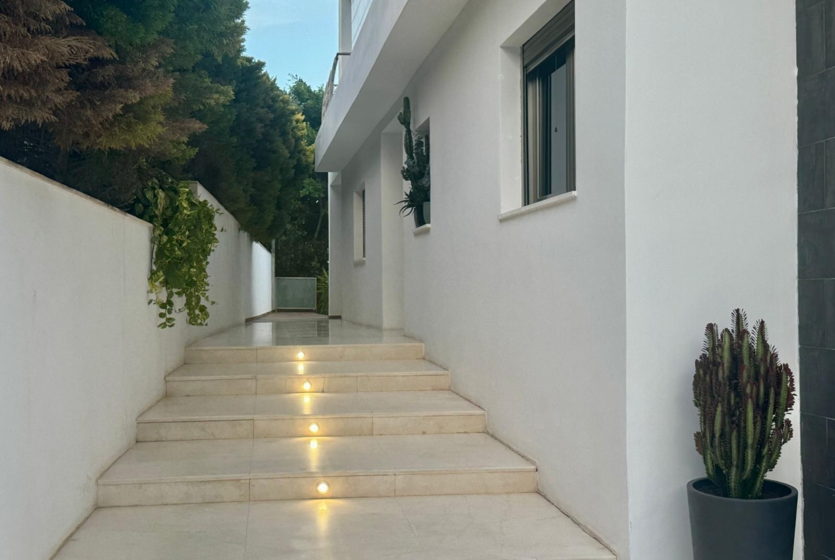 Chalet de lujo con Ascensor, Piscina y Jacuzzi Exterior en Pau 5 – Campo de Golf Alicante