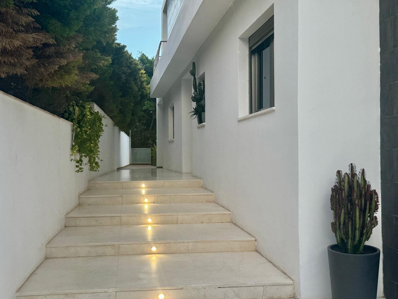Chalet de lujo con Ascensor, Piscina y Jacuzzi Exterior en Pau 5 – Campo de Golf Alicante
