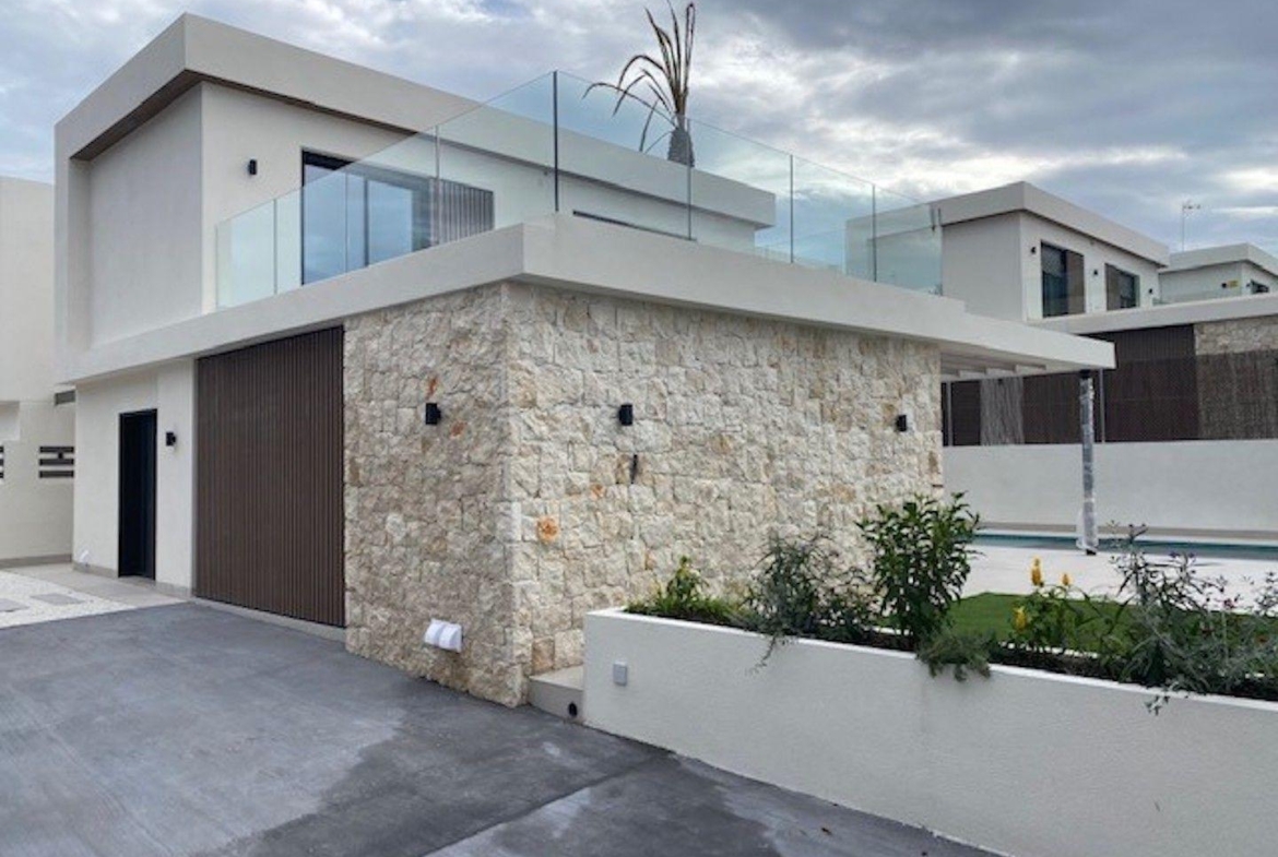 LUXURY VILLA’S IN MONTEZENIA