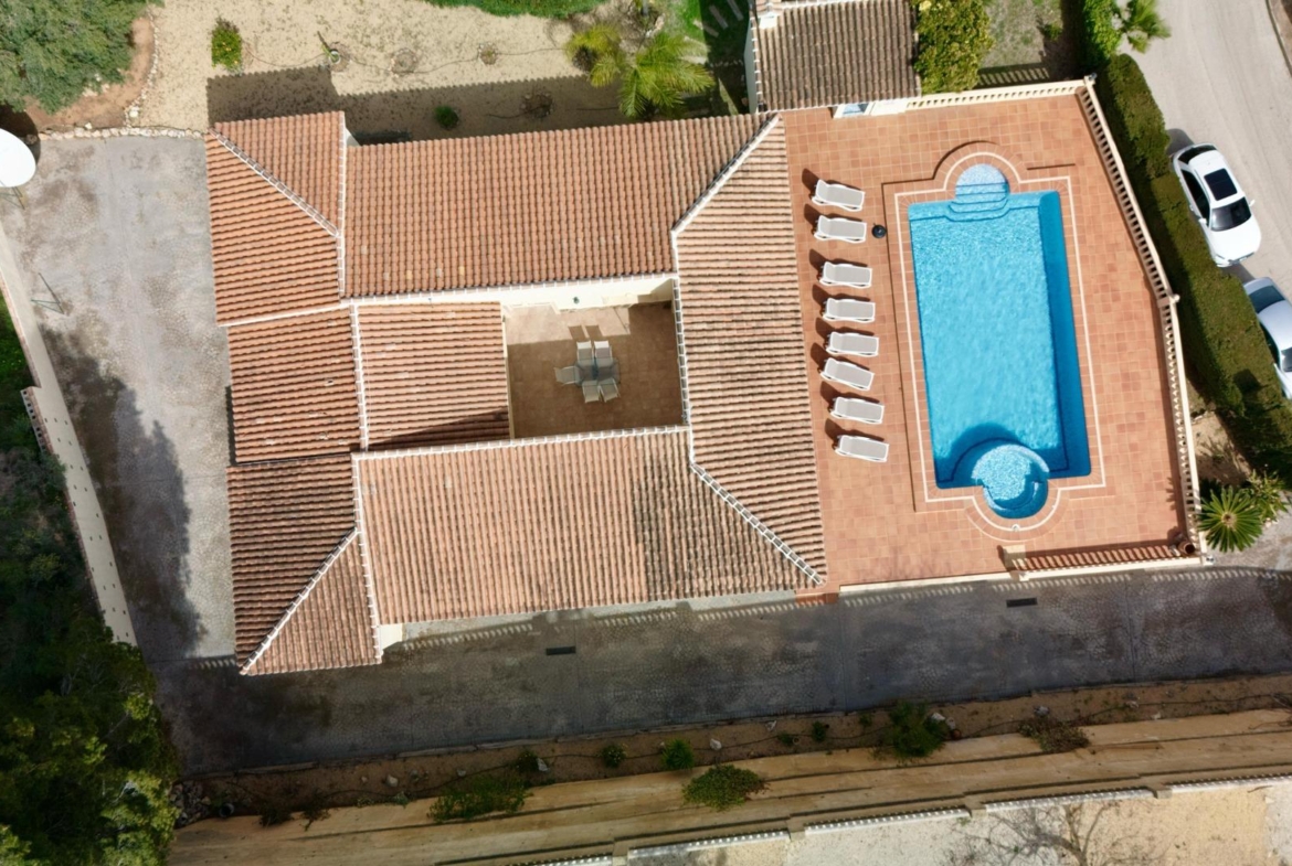 Exclusive Mediterranean villa in Calpe with large pool and panoramic views