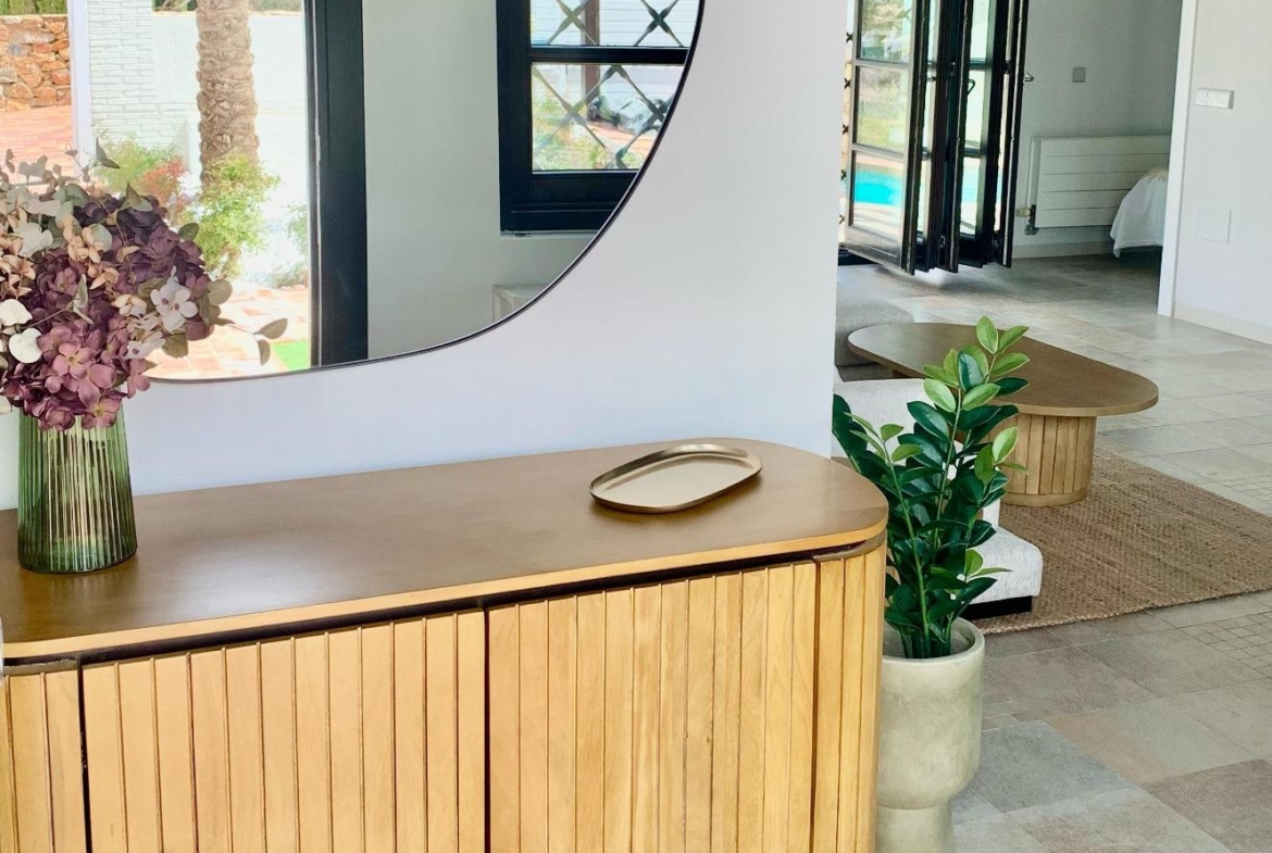 Maravillosa villa adosada en primera línea de golf con piscina privada .