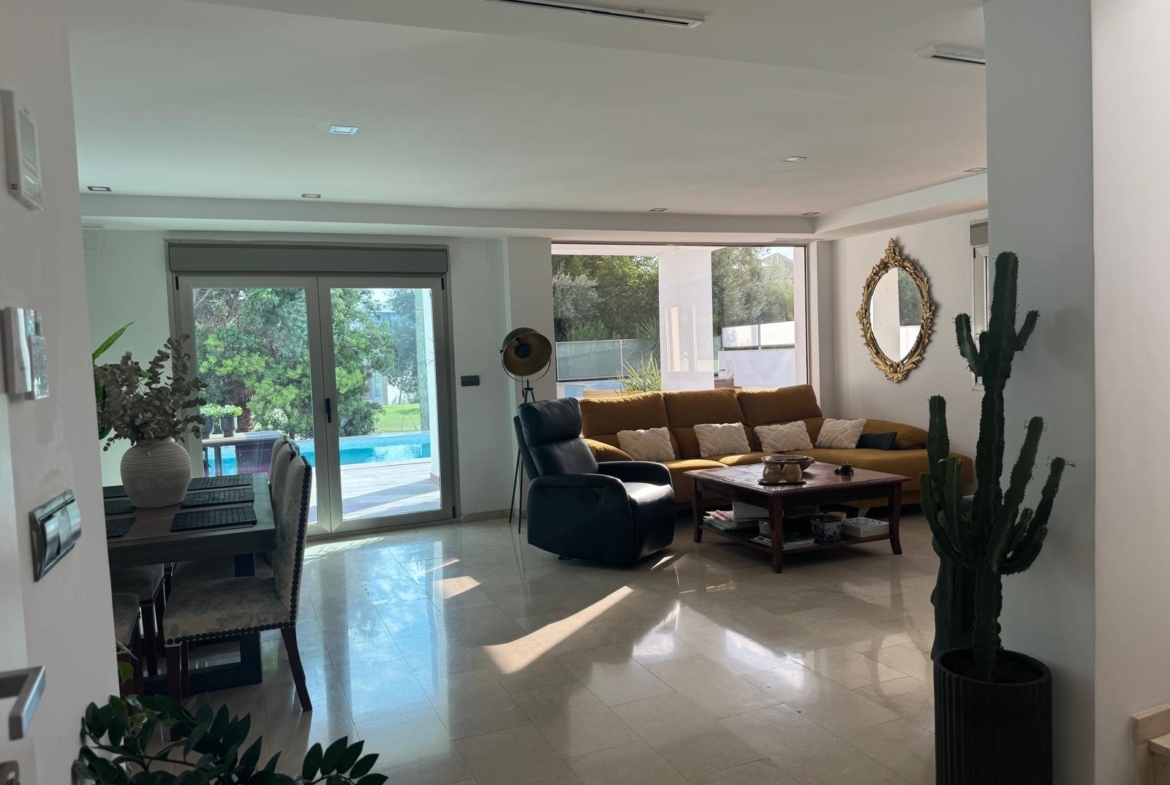 Chalet de lujo con Ascensor, Piscina y Jacuzzi Exterior en Pau 5 – Campo de Golf Alicante