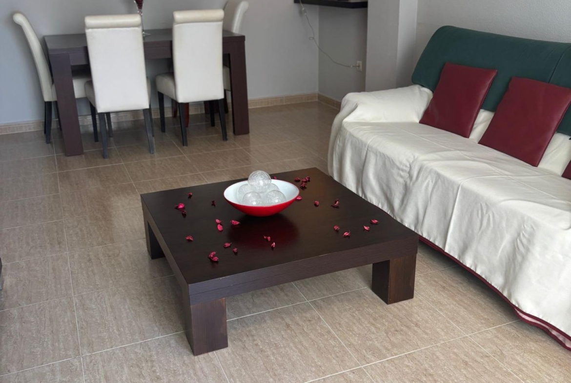 Charmant West-Facing Appartement in het hart van Torrevieja, garage optioneel