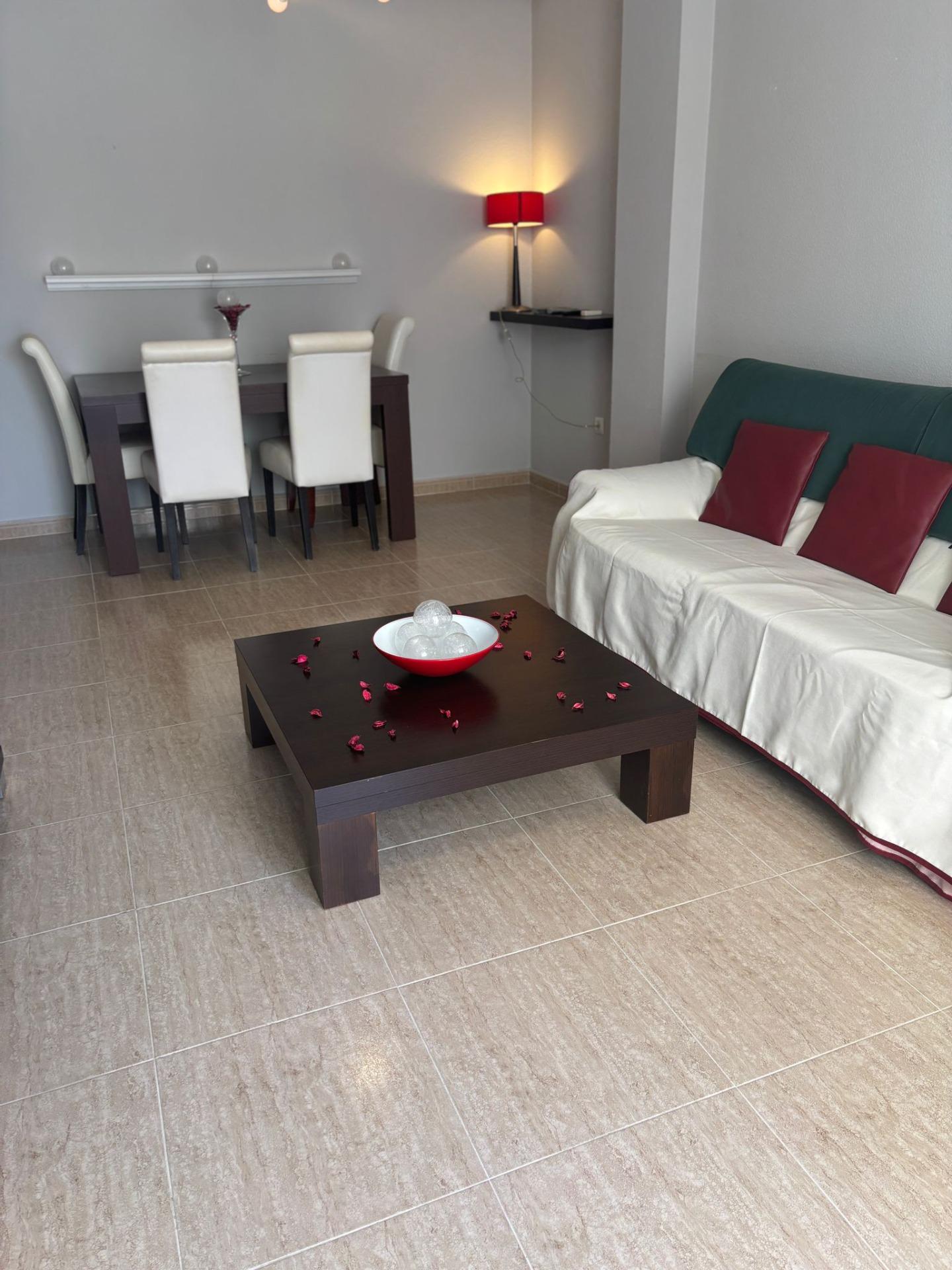 Charmant West-Facing Appartement in het hart van Torrevieja, garage optioneel