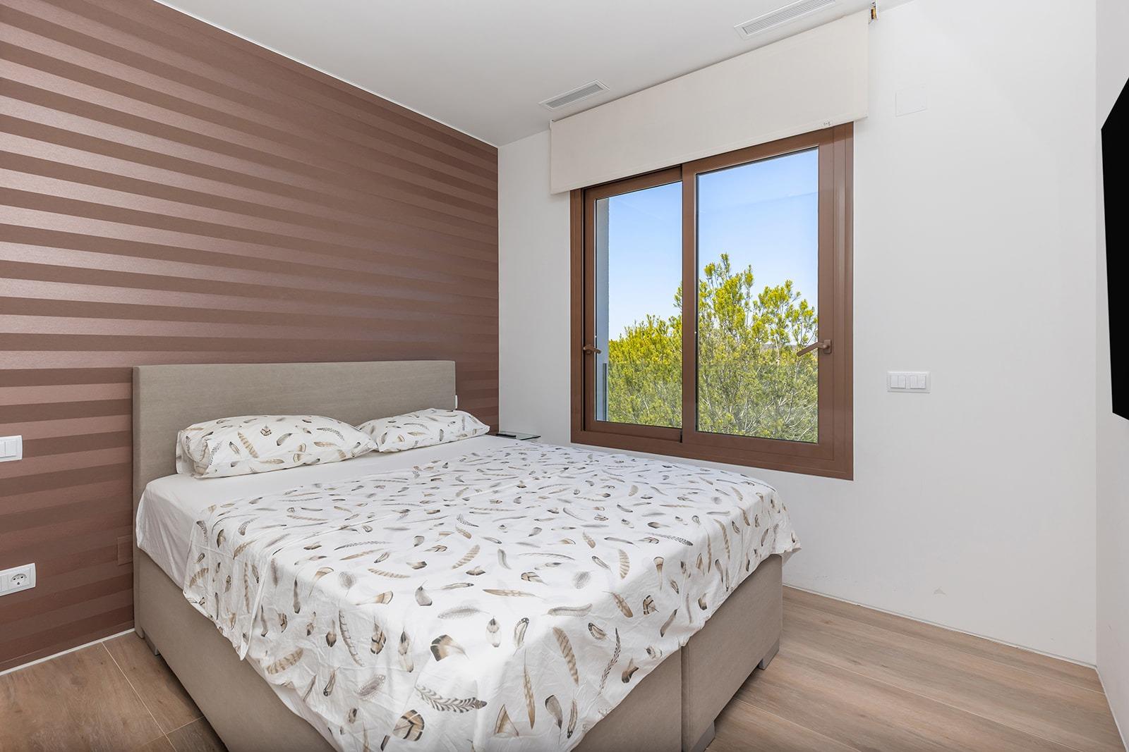 6-8-28 LAS COLINAS. ATICO CON SOLARIUM ENORME PRIVADO. 2 DORM. 2BAÑOS. GARAJE+TRASTERO.