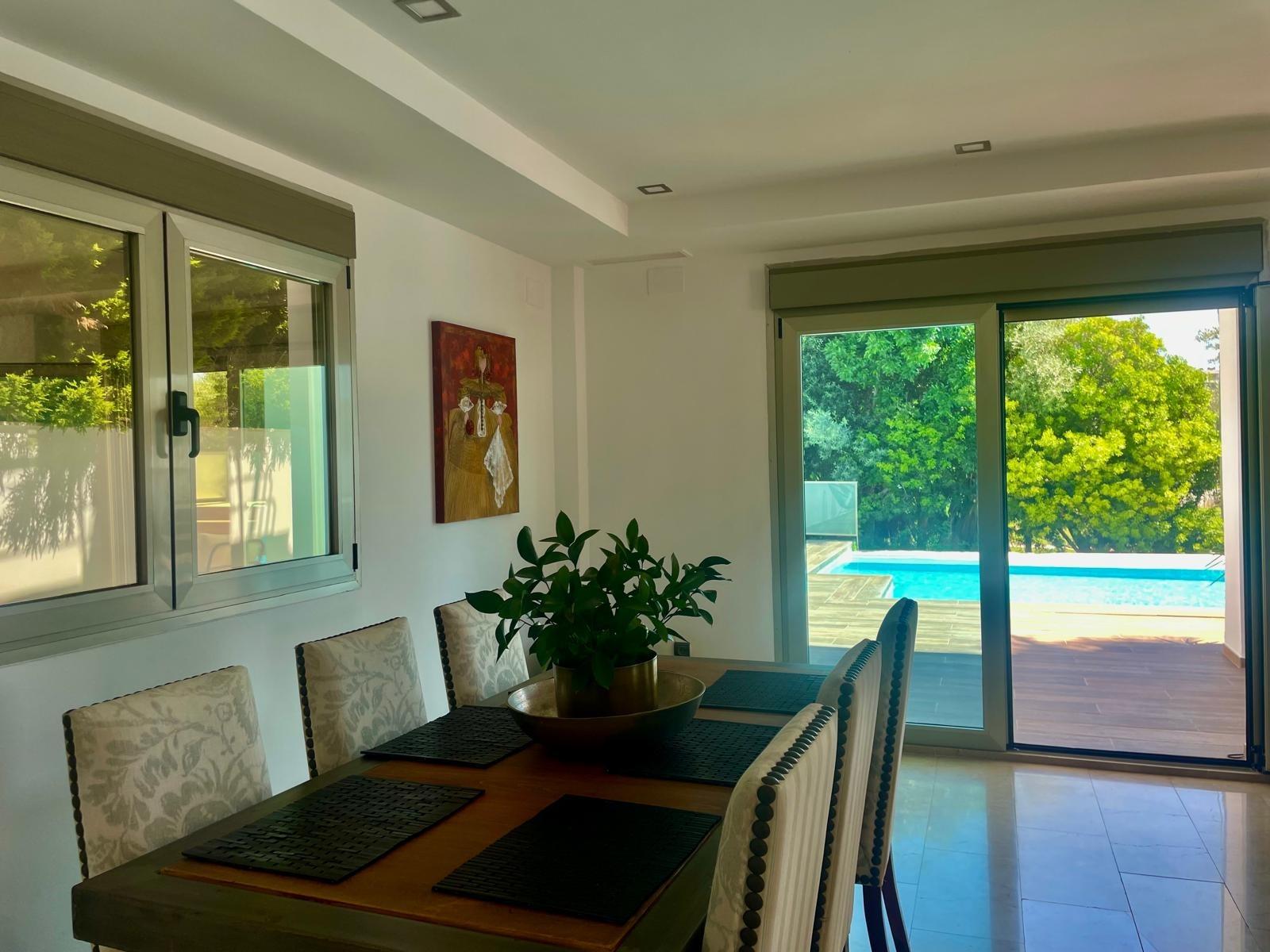 Chalet de lujo con Ascensor, Piscina y Jacuzzi Exterior en Pau 5 – Campo de Golf Alicante