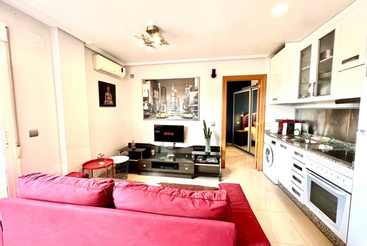 Penthouse met 30m2 terras. Zuidwaarts. 400m van het strand. Toeristenvergunning. Centrale locatie.