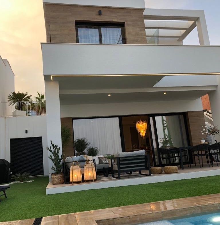 VILLA TE KOOP IN FINESTRAT