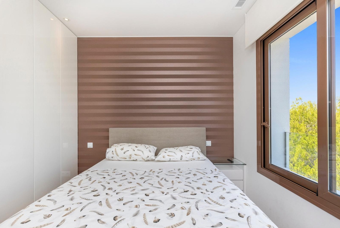 LAS COLINAS. ATICO CON SOLARIUM ENORME PRIVADO. 2 DORM. 2BAÑOS. GARAJE+TRASTERO.