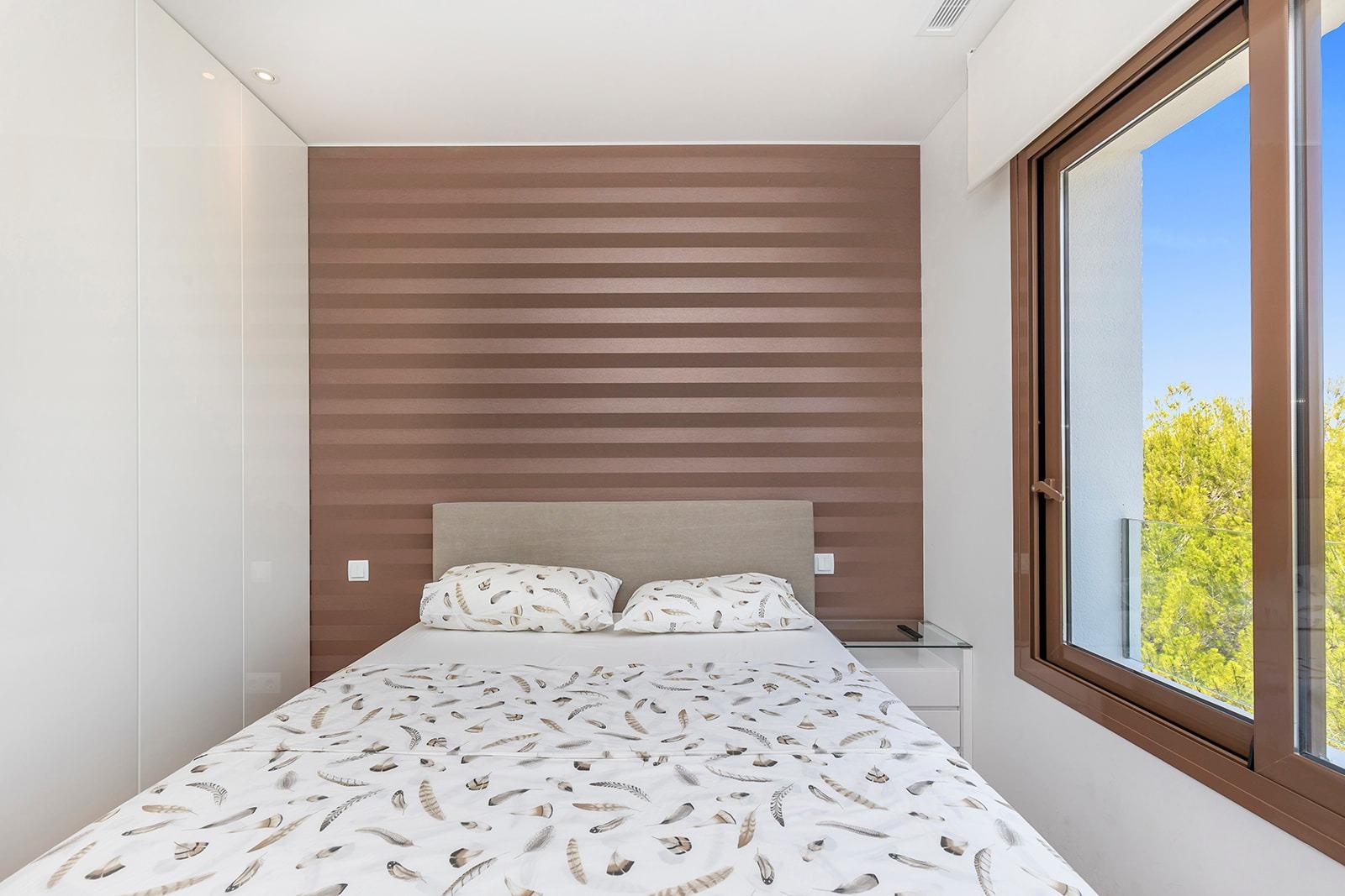 6-9-28 LAS COLINAS. ATICO CON SOLARIUM ENORME PRIVADO. 2 DORM. 2BAÑOS. GARAJE+TRASTERO.