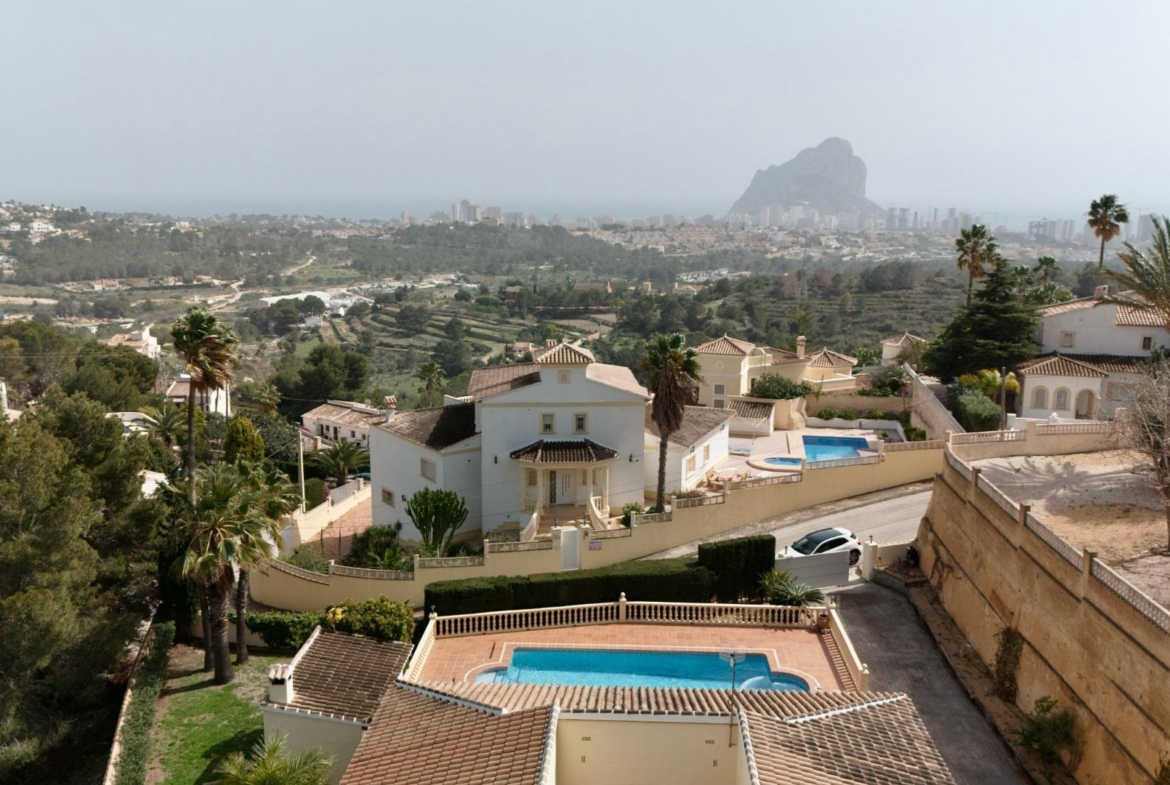 Exclusive Mediterranean villa in Calpe with large pool and panoramic views