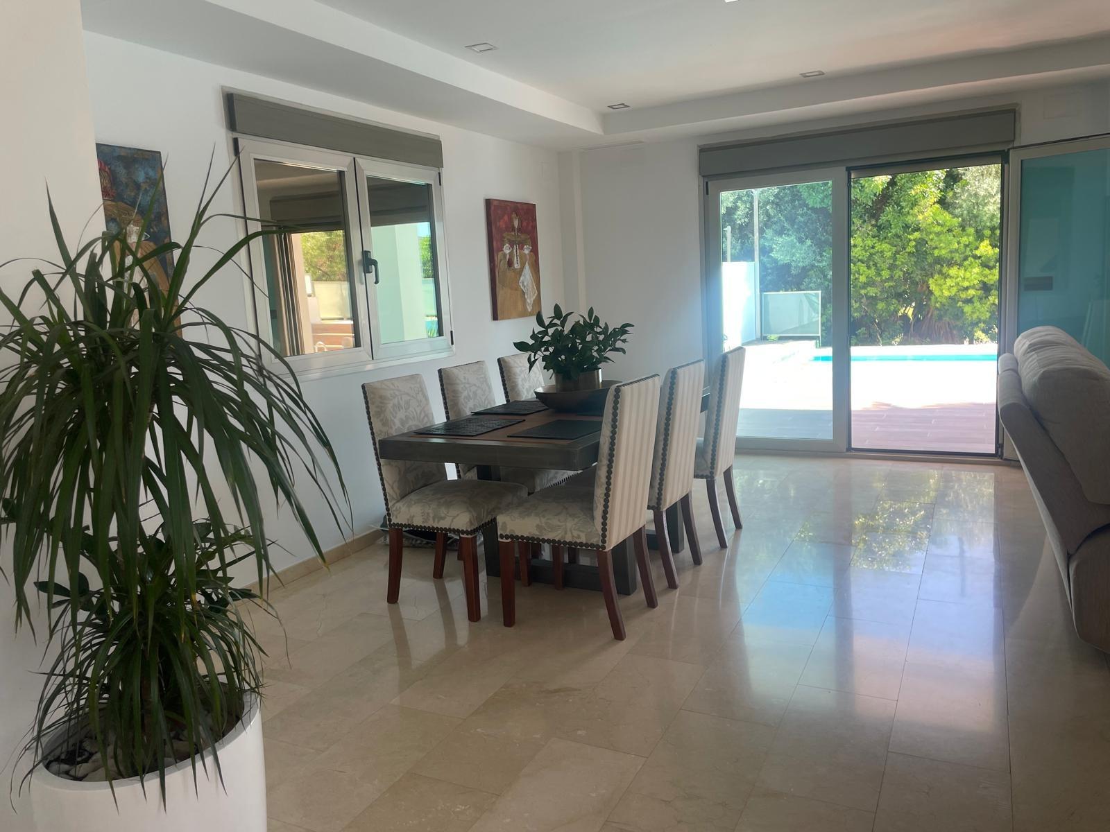 Chalet de lujo con Ascensor, Piscina y Jacuzzi Exterior en Pau 5 – Campo de Golf Alicante