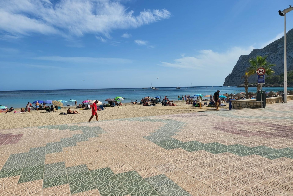 Unique opportunity in Calpe: beachfront restaurant ready to operate