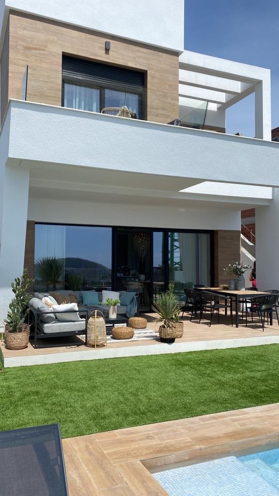 VILLA TE KOOP IN FINESTRAT